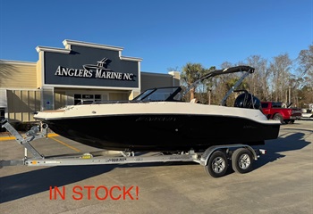 2026 Starcraft SVX 210 Black Boat